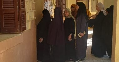 إقبال على لجنة مدرسة عبد المنعم رياض بإمبابة بعد انتهاء الراحة