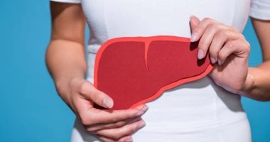 طبيب جهاز هضمي يوصي بثلاثة مشروبات للتعافى من الكبد الدهنى