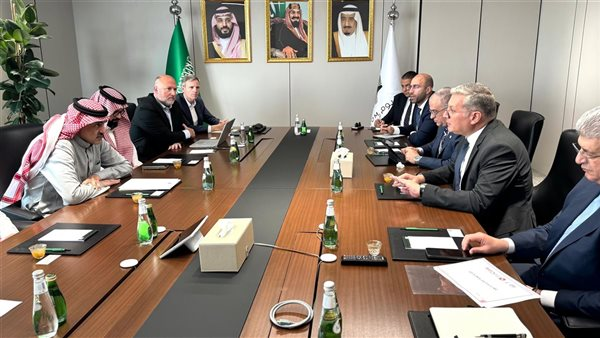 وزير البترول يبحث تعزيز فرص الشركات المصرية في مشروع نيوم