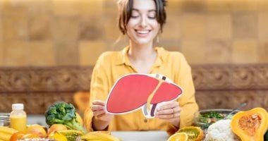 طبيب من جامعة هارفارد ينصح بثلاثة أطعمة للوقاية من أمراض الكبد