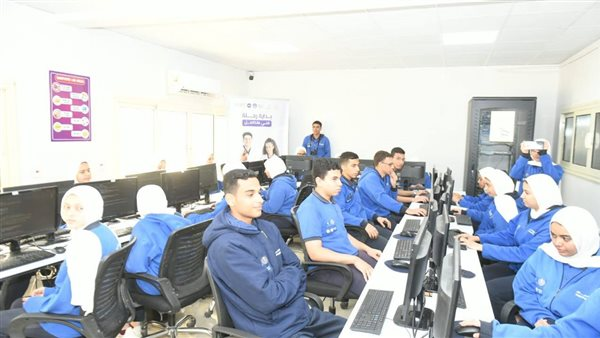 محافظ الدقهلية ووزير الاتصالات يتفقدان مدرسة WE الرقمية بالمنصورة