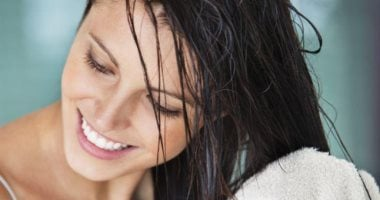 9 خرافات عن نزلات البرد وأسبابها: اللبن والخروج بشعر مبلل