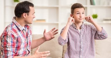 كيف تتعامل مع مراهق لا يهتم بالعقاب؟ 4 نصائح لتحسين سلوكه