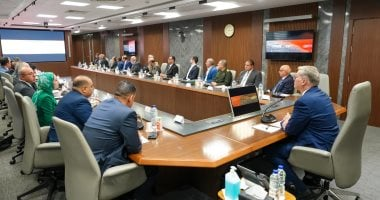 وزير البترول يبحث فرص الاستثمار مع شركات التعدين