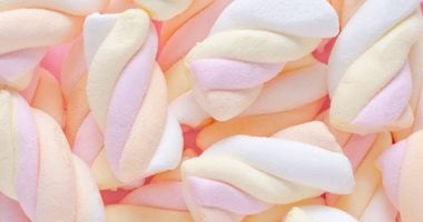 6 أطعمة شهيرة بمكونات ستصدمك.. المارشميلو وحبوب الجيلى الأبرز