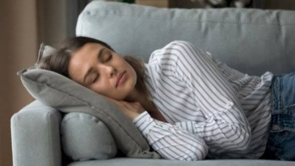 طبيب أعصاب يحذر من عادة ليلية شائعة وخطيرة تسبب الخرف