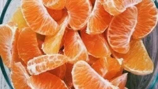 ما الذي يحدث عند أكل اليوسفي؟