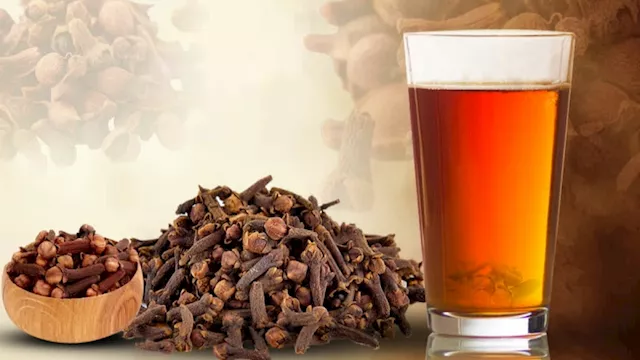 ماء القرنفل للبشرة: فوائد وتوديع حب الشباب والانتفاخ