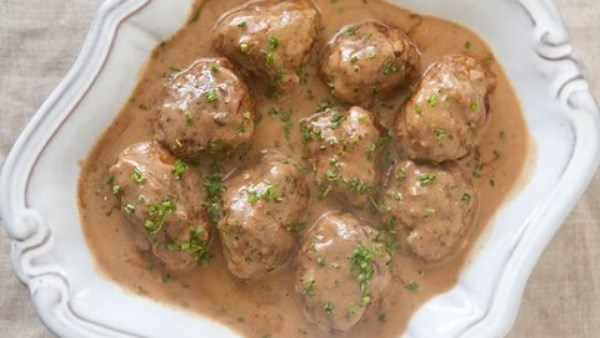 كرات اللحم السويدية على طريقة المطاعم الفاخرة