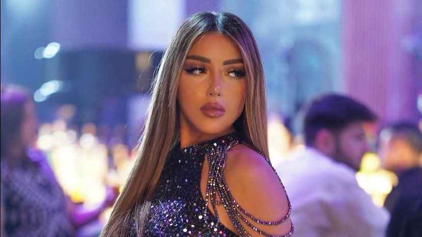 سارة سلامة في جلسة تصوير بالأسود اللامع بمناسبة عيد ميلادها