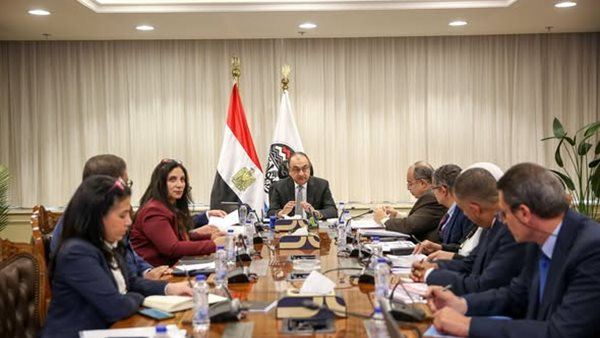 وزير قطاع الأعمال يبحث رفع قدرات العاملين بمركز المعلومات