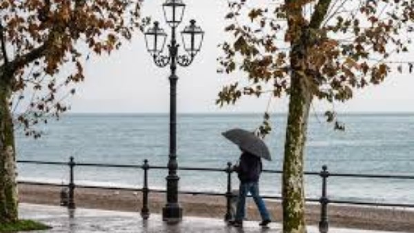 أمطار وغبار وصقيع.. تأثير الطقس في المزاج والصحة النفسية