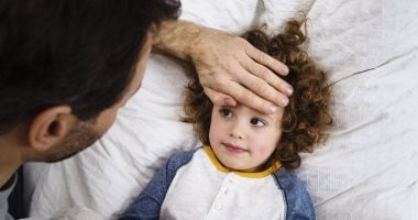 إشارات معاناة طفلك من حساسية غذائية خفية