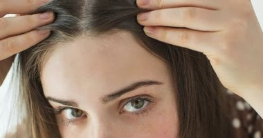 وصفات طبيعية لإزالة الشعر الأبيض في بداية الثلاثين