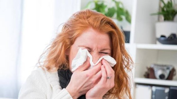 تقلبات الطقس والبرد: أعراض التهاب الجيوب الأنفية وطرق العلاج