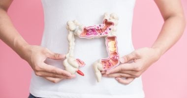 طبيبة تقترح 5 ممنوعات للوقاية من سرطان القولون