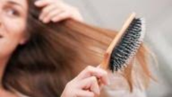 وصفات طبيعية لفرد الشعر بدون مواد كيميائية وبشعر ناعم وصحي