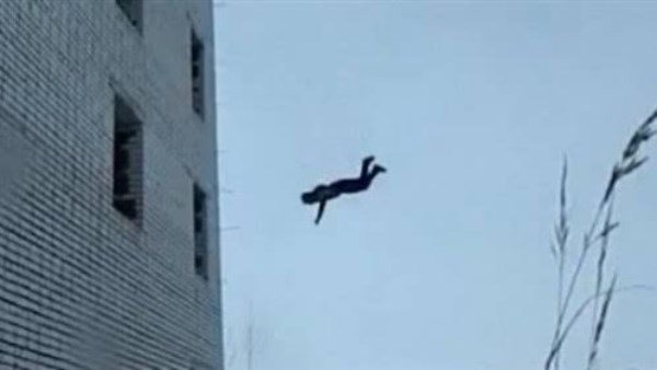 عاجل: طالب يقفز من الدور الثاني في أسيوط.. قرار هام من التعليم