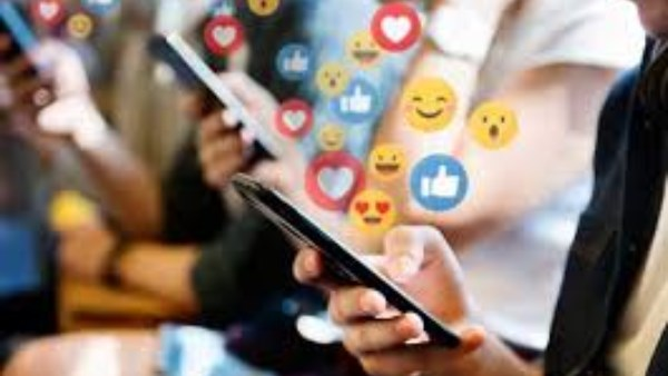 حصاد 2025: ترندات غيّرت سلوك المراهقين على السوشيال ميديا