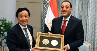 مدبولى يتسلم ميدالية أغريكولا من الفاو الممنوحة للرئيس السيسي
