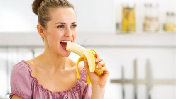 قبل النوم: ماذا يحدث لجسدك من تناول موزة واحدة؟