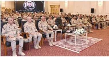 وزير الدفاع يلتقى مقاتلي حرس الحدود ويكرم المتميزين