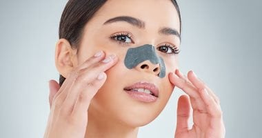 وصفات طبيعية للتخلص من الرؤوس السوداء: صودا الخبز والشاي الأخضر