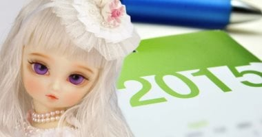 الأوردر تأخر 10 سنين.. صينية تتلقى عيون دمية مصنوعة يدويا بعد طول انتظار