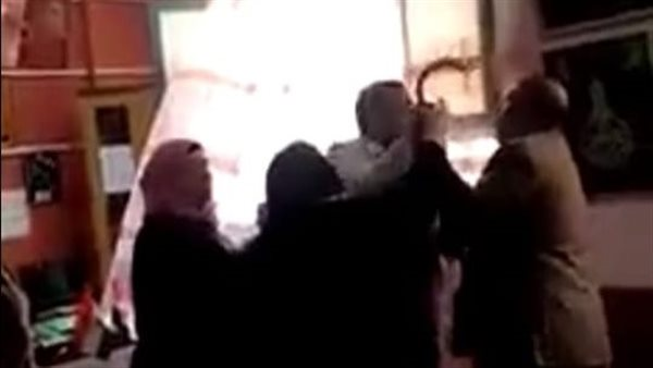 ولي أمر يعتدي بمقص على معلم بمدرسة المجاورة الإعدادية بالإسماعيلية