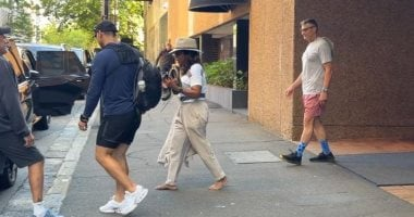 أوبرا وينفري تمشي حافية في أستراليا بين الحرّ والتقاليد