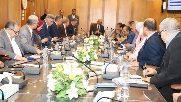 نائب وزير الإسكان يتابع تطوير أداء الهيئة القومية للمياه والصرف الصحي