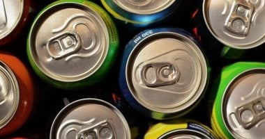 خبراء يحذرون من الإفراط بمشروبات الطاقة ويزيد خطر أمراض القلب