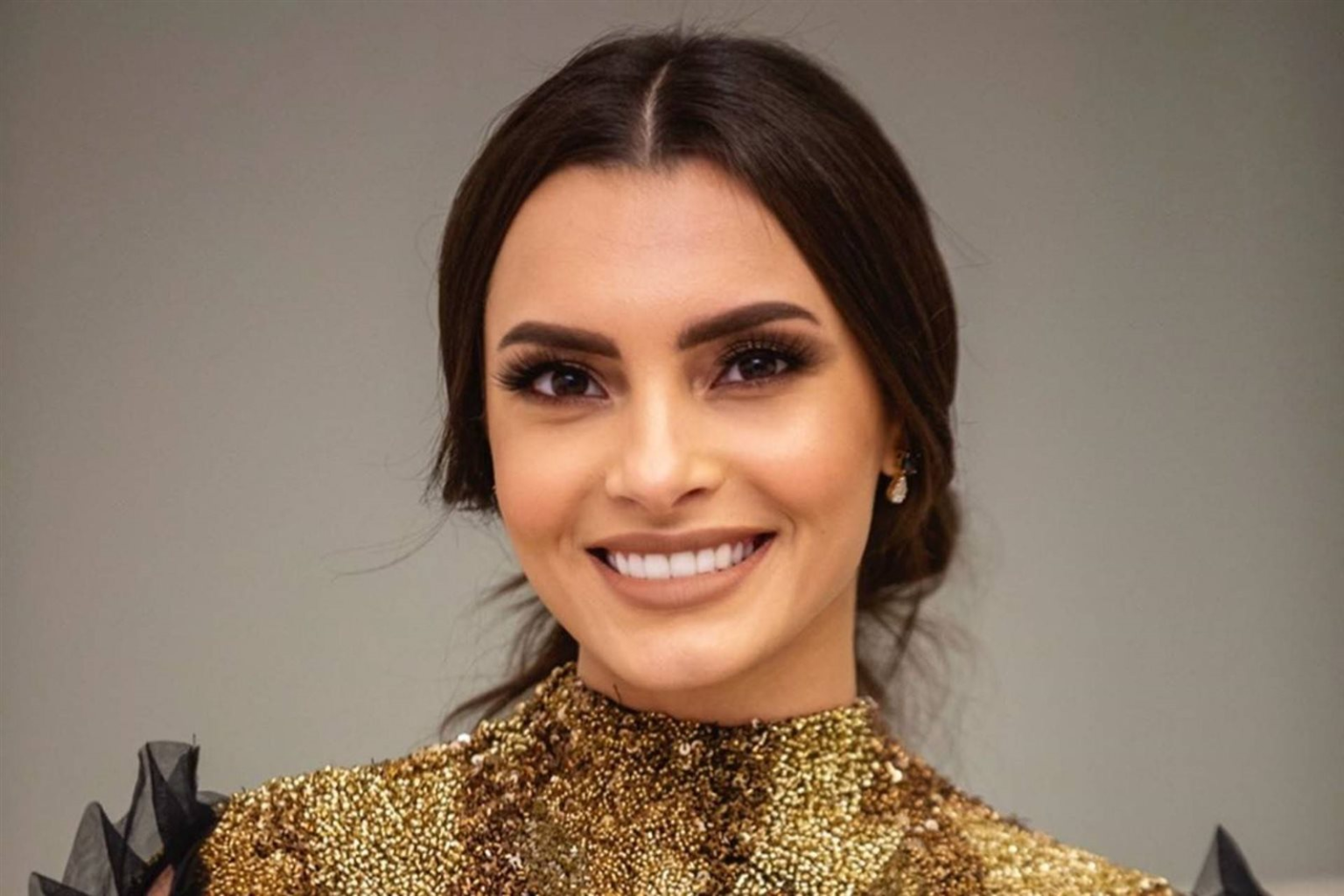 كارمن سليمان تخطف الأنظار بإطلالة كاجوال