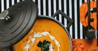 شوربة الجزر بالكريمة بخطوات سريعة وتدفئك في البرد