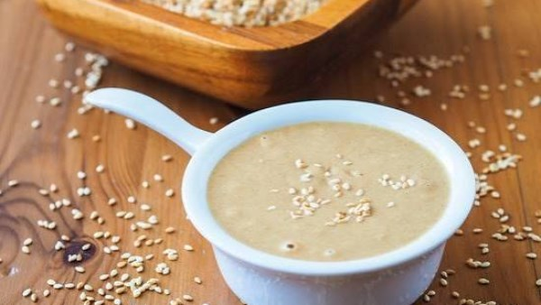 طحينة السمسم في البيت: طريقة سهلة وطعم أحلى من الجاهز