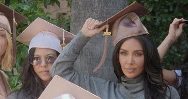 أولادها تشاجروا بسبب الميكروفون.. كيم كارداشيان تتعرض للإحراج في حفل تخرجها