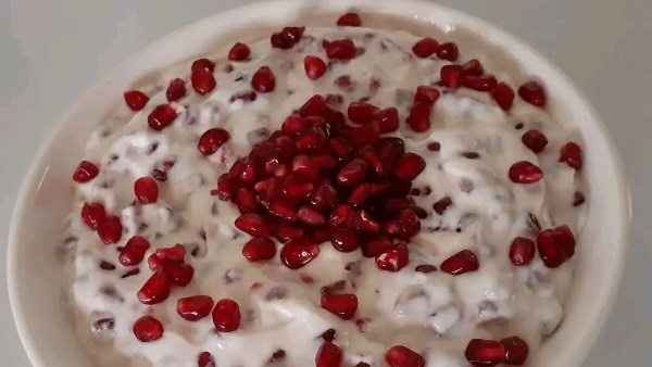 الرمان بالزبادي سهل ولذيذ