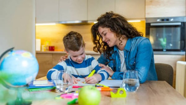 10 حيل مجربة لتعزيز شغف الأطفال بالمذاكرة