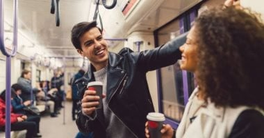 4 أبراج تحكي عن حياتها مع أي شخص تقابله في المواصلات وأبرزها الحمل