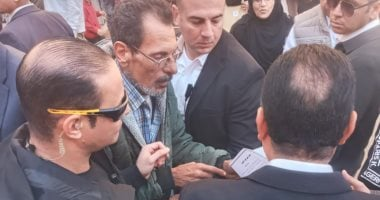 رئيس الوزراء يحل قضية مواطن طالب بالعودة لوظيفته