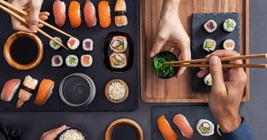 8 أخطاء شائعة عند أكل السوشي في المطاعم واحذر الوسابي