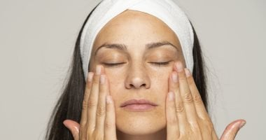 6 فوائد لمساج البشرة في المنزل: إزالة الشوائب
