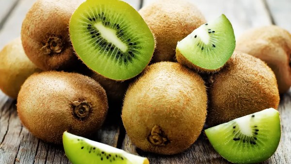 ماذا يحدث لجسمك عند أكل ثمرة كيوي؟