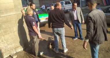 ضبط محطة وقود تسكب مياه مغسلة السيارات على الطريق العام بالمنوفية