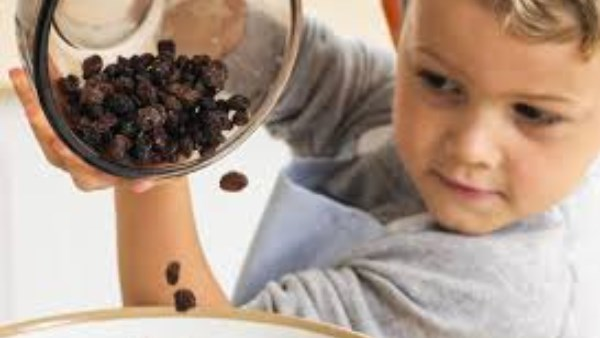 فوائد الزبيب للأطفال: صحة أفضل ونمو أسرع