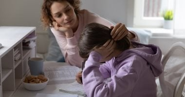 كيف تحسّن جودة نوم طفلك في الامتحانات؟ 5 نصائح عملية