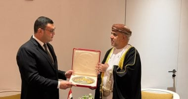 وزير الإسكان يبحث مع نظيره العماني سبل تعزيز التعاون المشترك