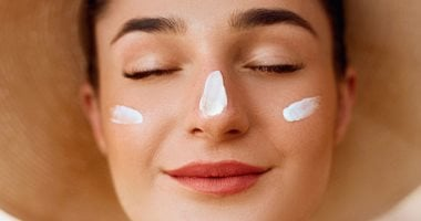 لماذا لا يجب تجاهل واقي الشمس حتى في الغيوم؟