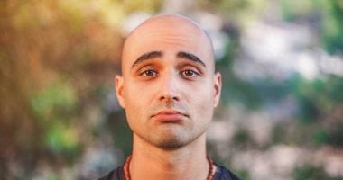 جيل Z أكثر عرضة للصلع من الأجيال السابقة.. استشاري يوضح الأسباب