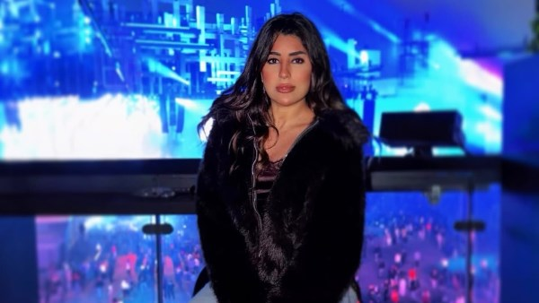 بنطلون أيتن عامر يفتح باب الجدل على السوشيال ميديا